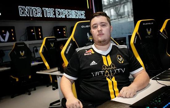 MrBeast计划收购LOL战队崇拜Faker引发电竞热潮